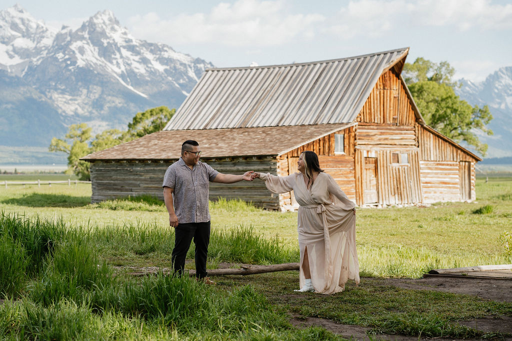 couple dancing at their engagement session