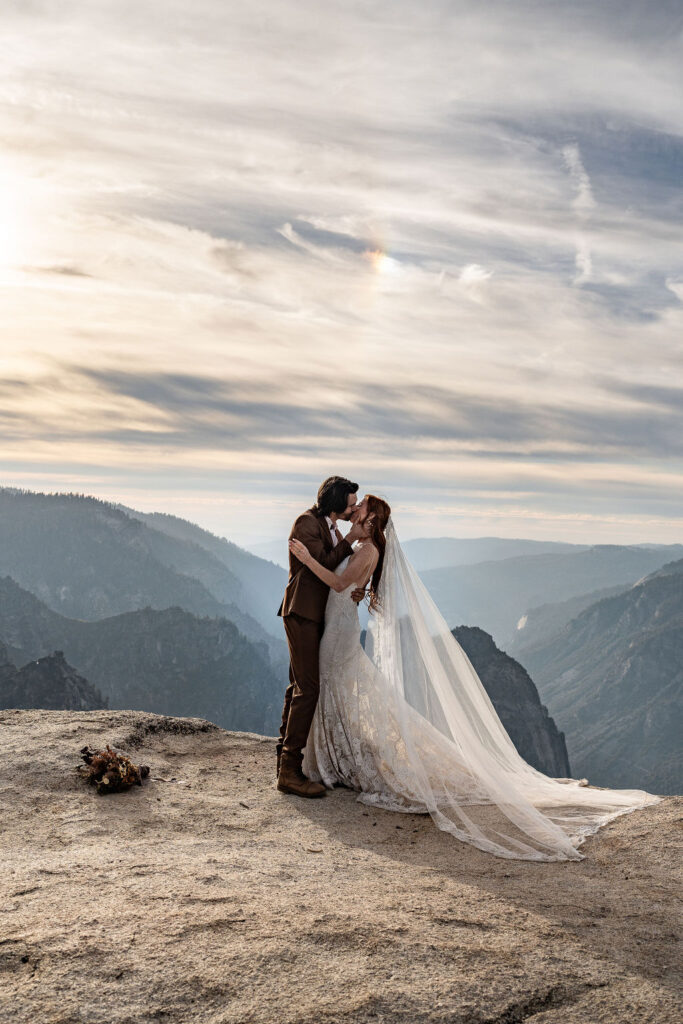 couple kissing at their elopement