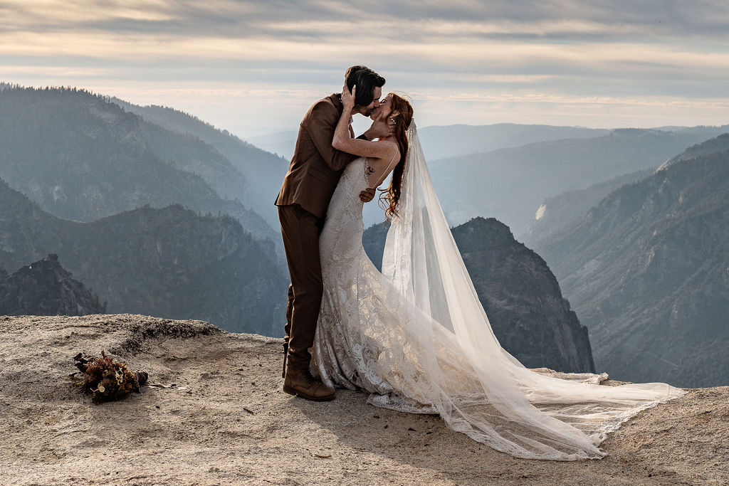 couple kissing at their elopement