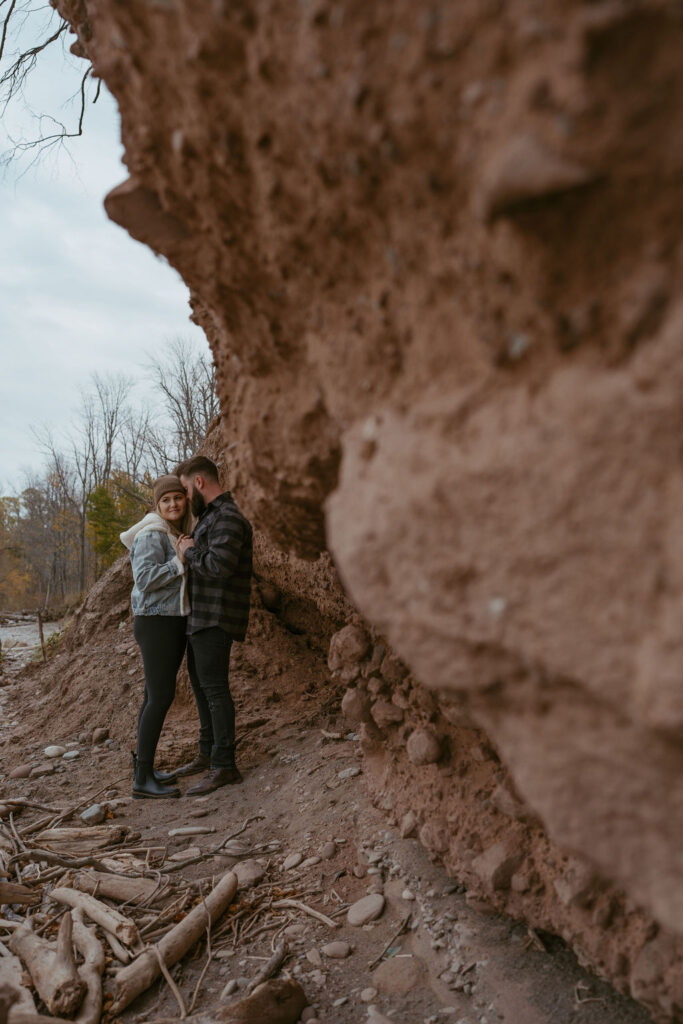 couple kissing 