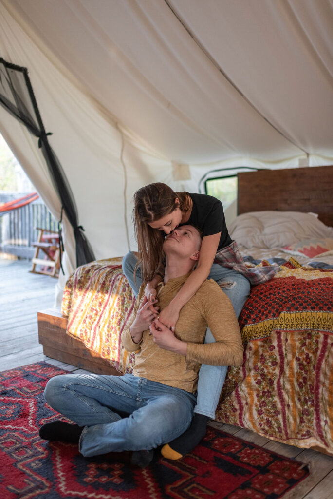 couple kissing during their photoshoot