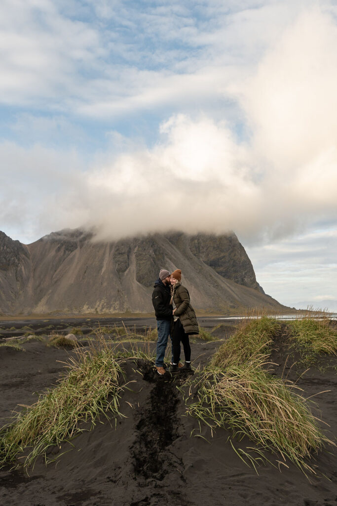 couple hugging during their photoshoot