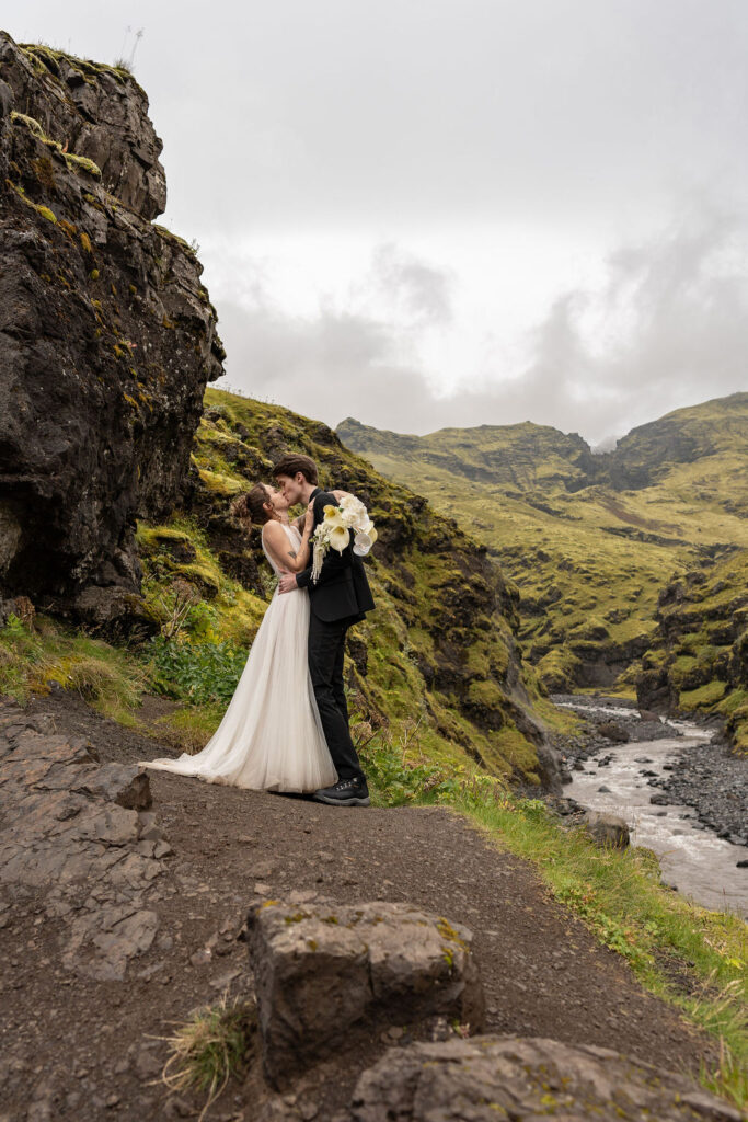 beautiful couple that elope in iceland