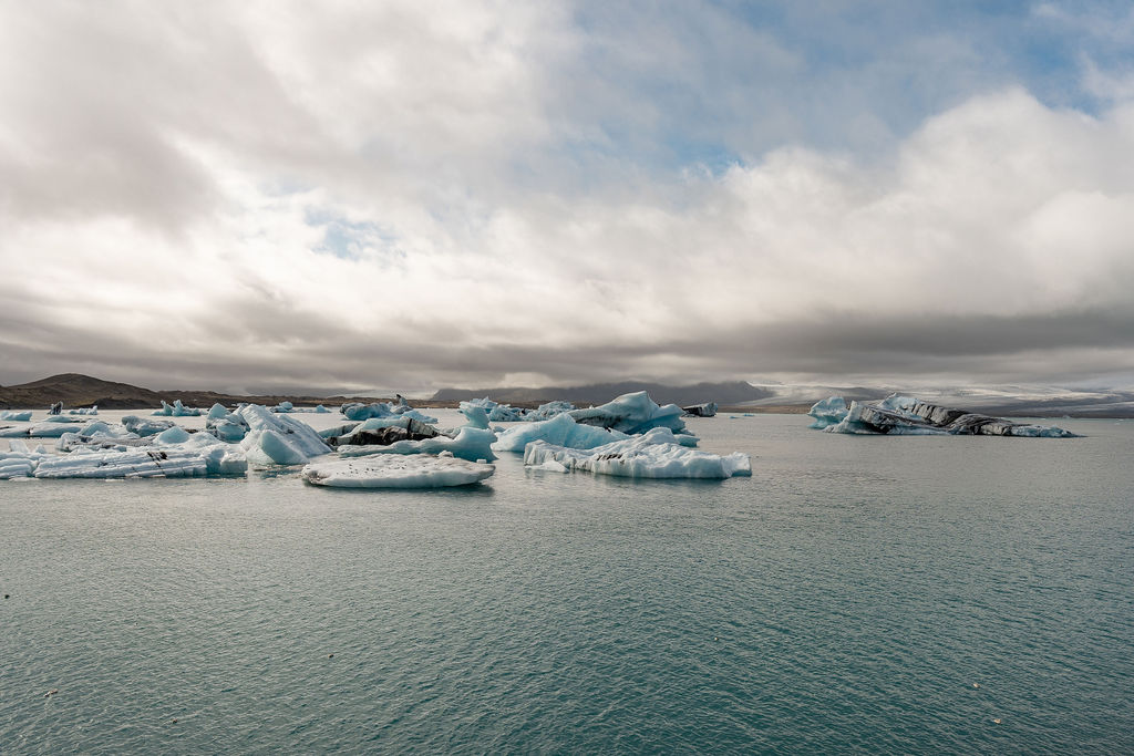 stunning glacier picture in iceland 