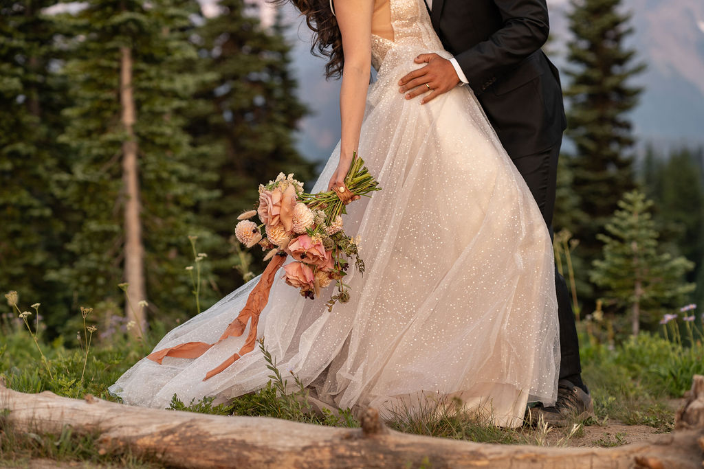 stunning elopement bouquet