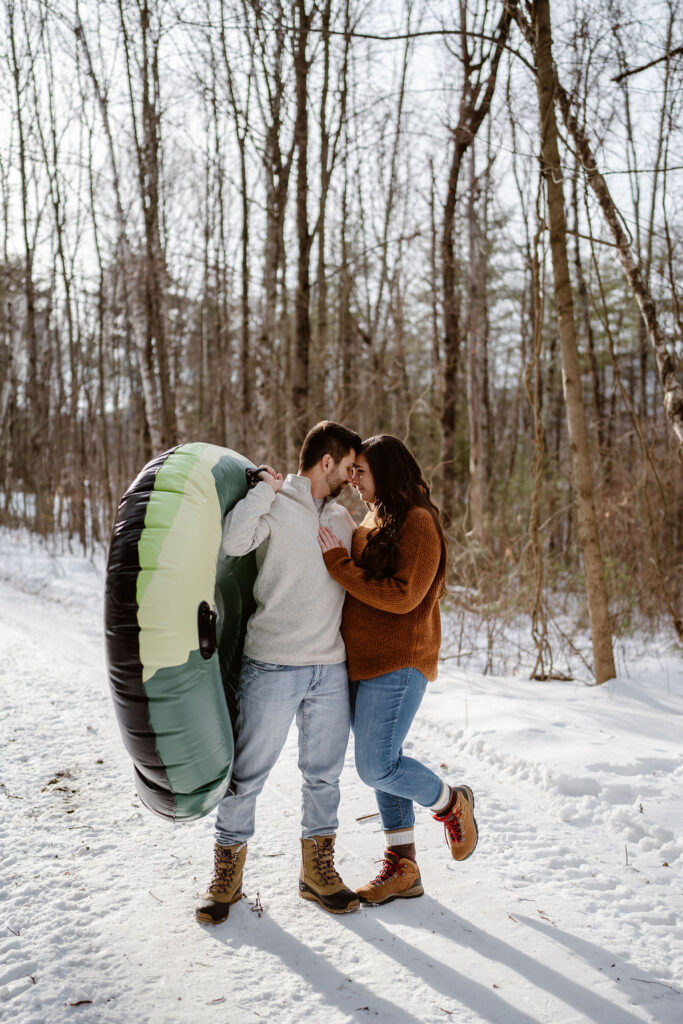 couple at their winter session doing their favorite winter activity 