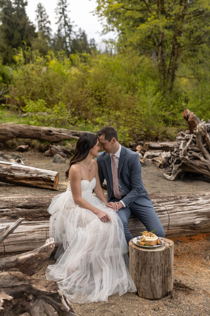 couple sharing a cake after their romantic vow renewal