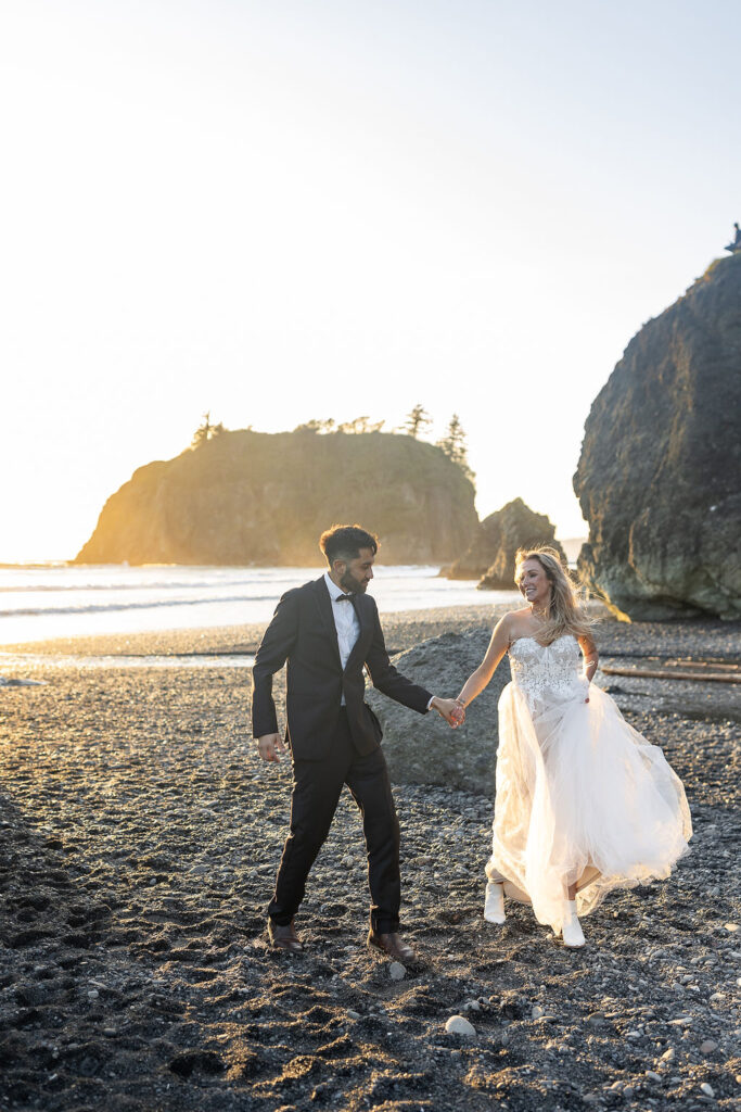 couple playing during their photoshoot at the beach 