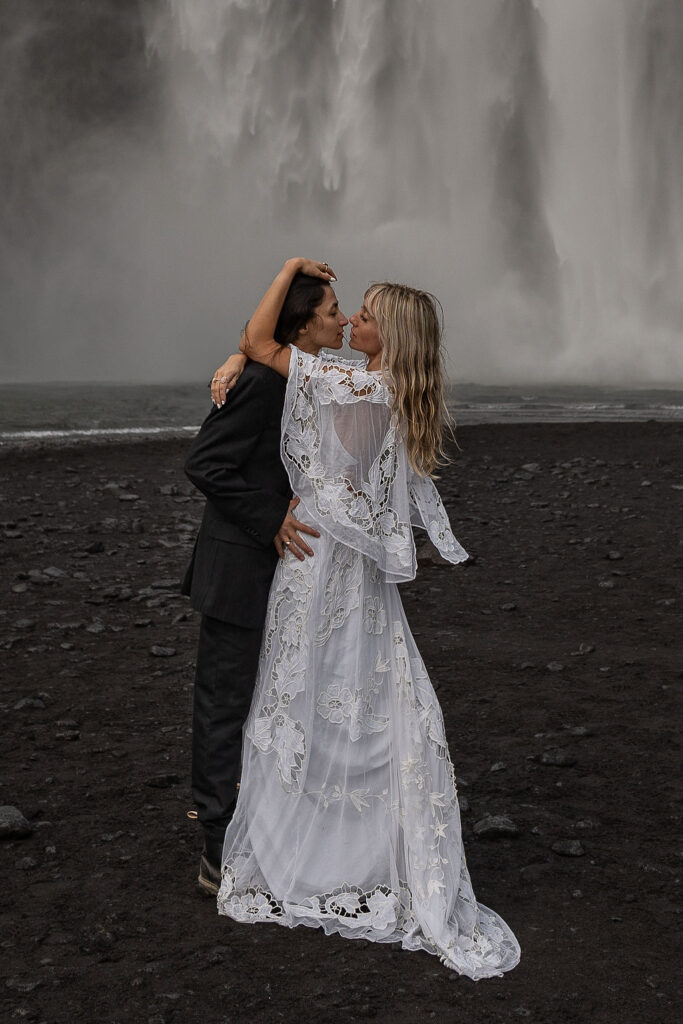 brides kissing during their photoshoot