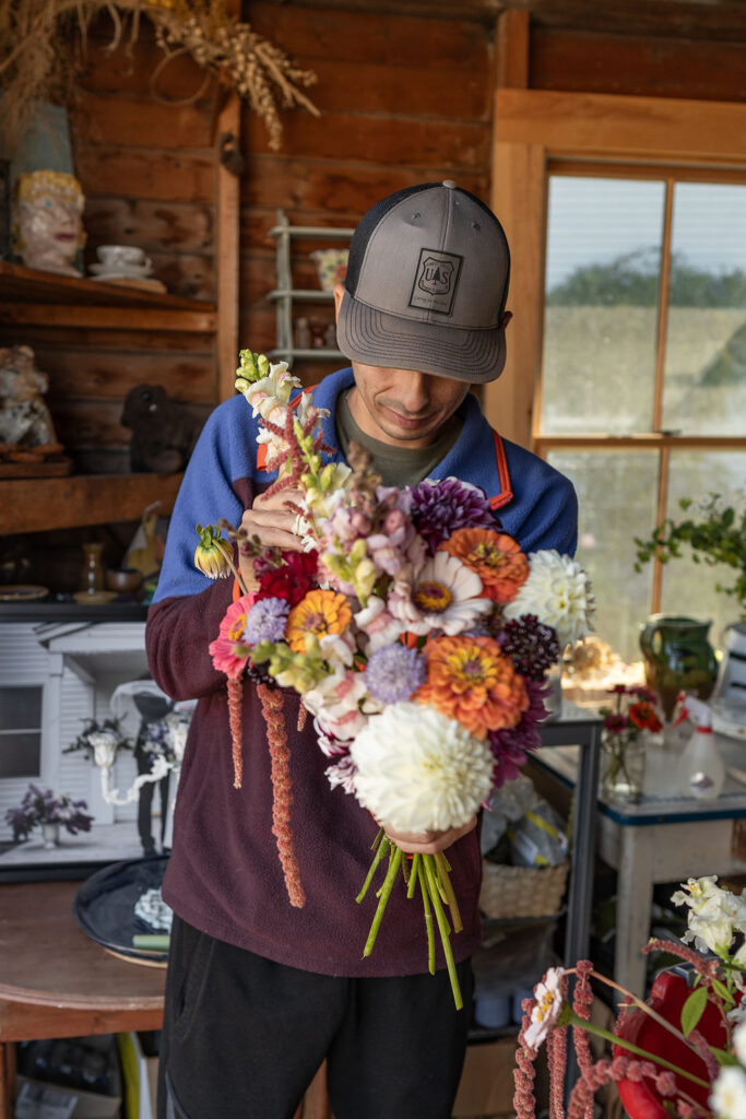 groom making the brides bouquet