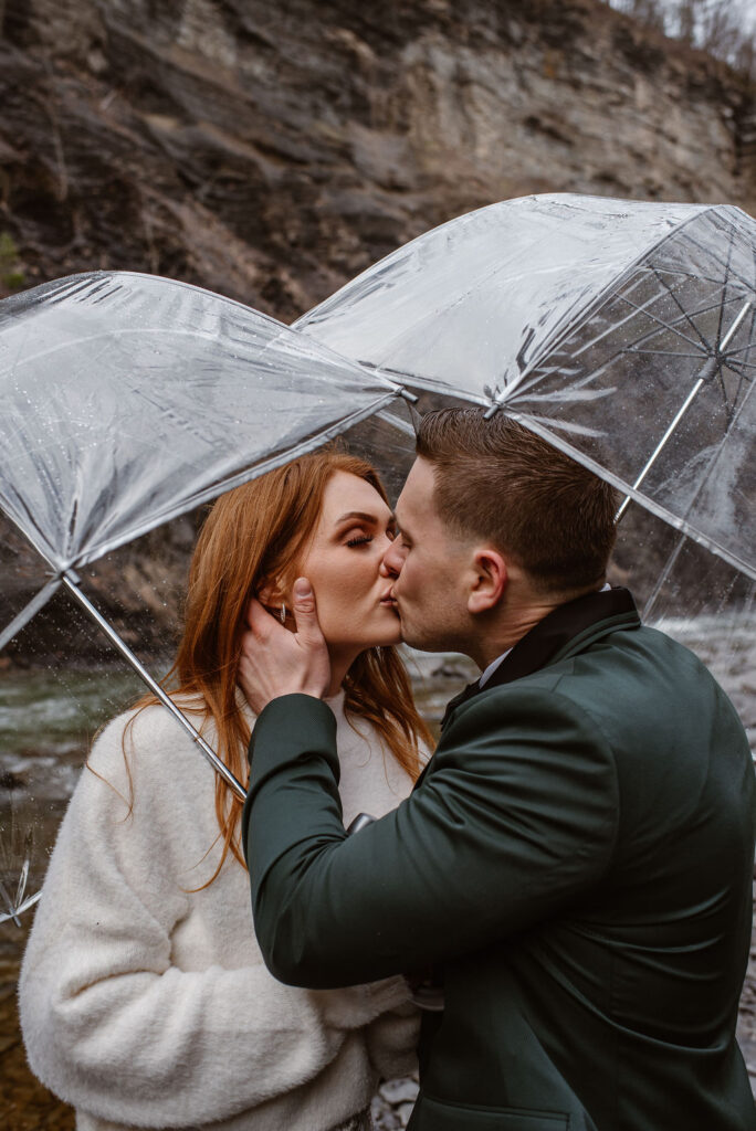 cute picture of the newlyweds kissing